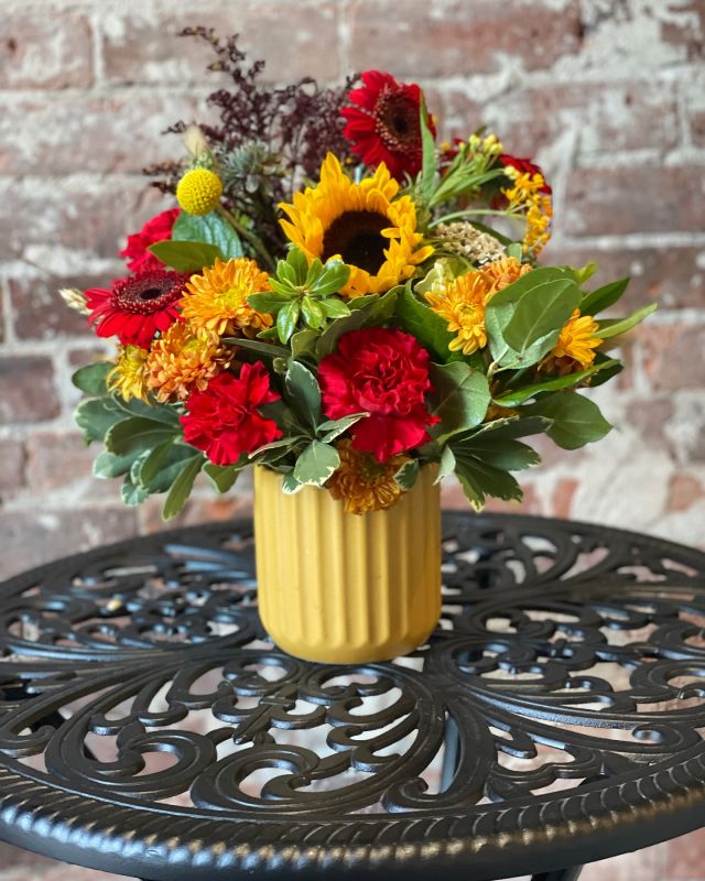 How is your Thanksgiving weekend planning going? Need a hand with anything? We would be happy to help you with your fall centrepieces and arrangements!

Also, what’s your favourite side dish? Asking for a friend… 

#florist #flowery #orillia #downtownorillia #simcoecounty #firehallflowery #centrepiece #Thanksgiving #fall