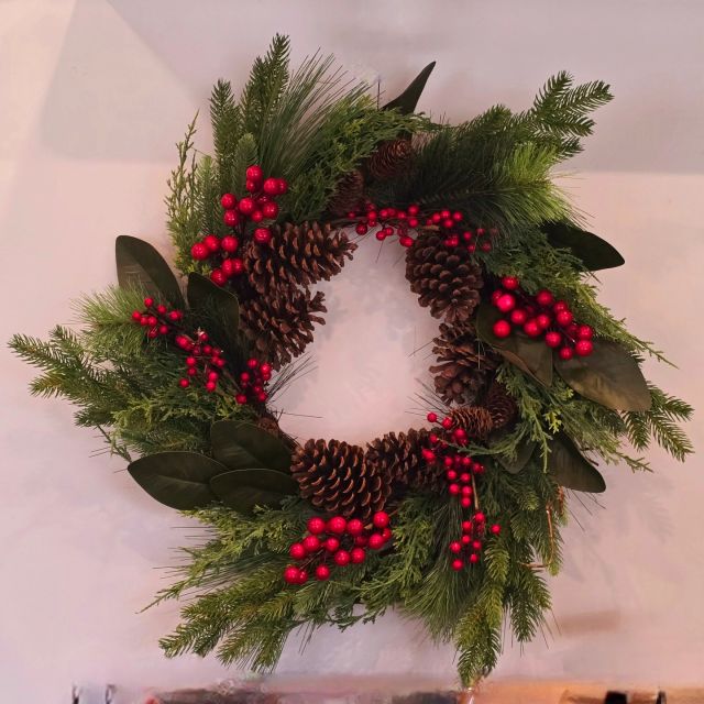 Wreaths? Oh yes, we have many wreaths!!
Fresh cuts. Plant boutique. Gifts. Delivery 

Link in bio. Visit our website.

27 Peter Street North 
705-298-8040

Serving #Bracebridge #gravenhurst
#barrie #Innisfil #Beaverton #Brechin 
#spiritofchristmas #orilliaflorists #firehallfloweryandgarden #downtownorillia 

@orilliachamber